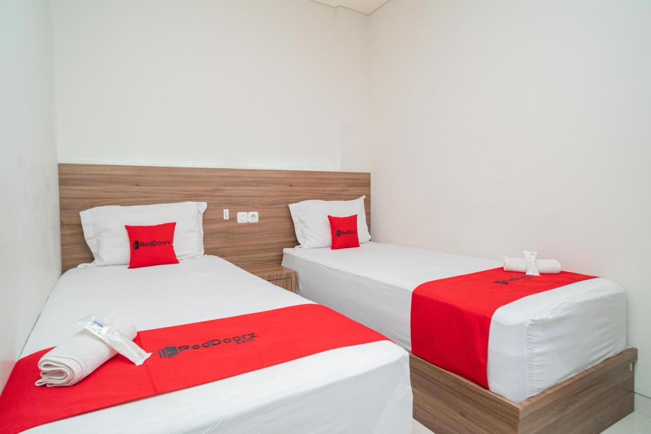 Reddoorz Plus @ Jalan Pemuda Timur Bojonegoro ภายนอก รูปภาพ
