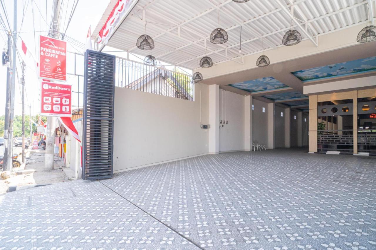 Reddoorz Plus @ Jalan Pemuda Timur Bojonegoro ภายนอก รูปภาพ