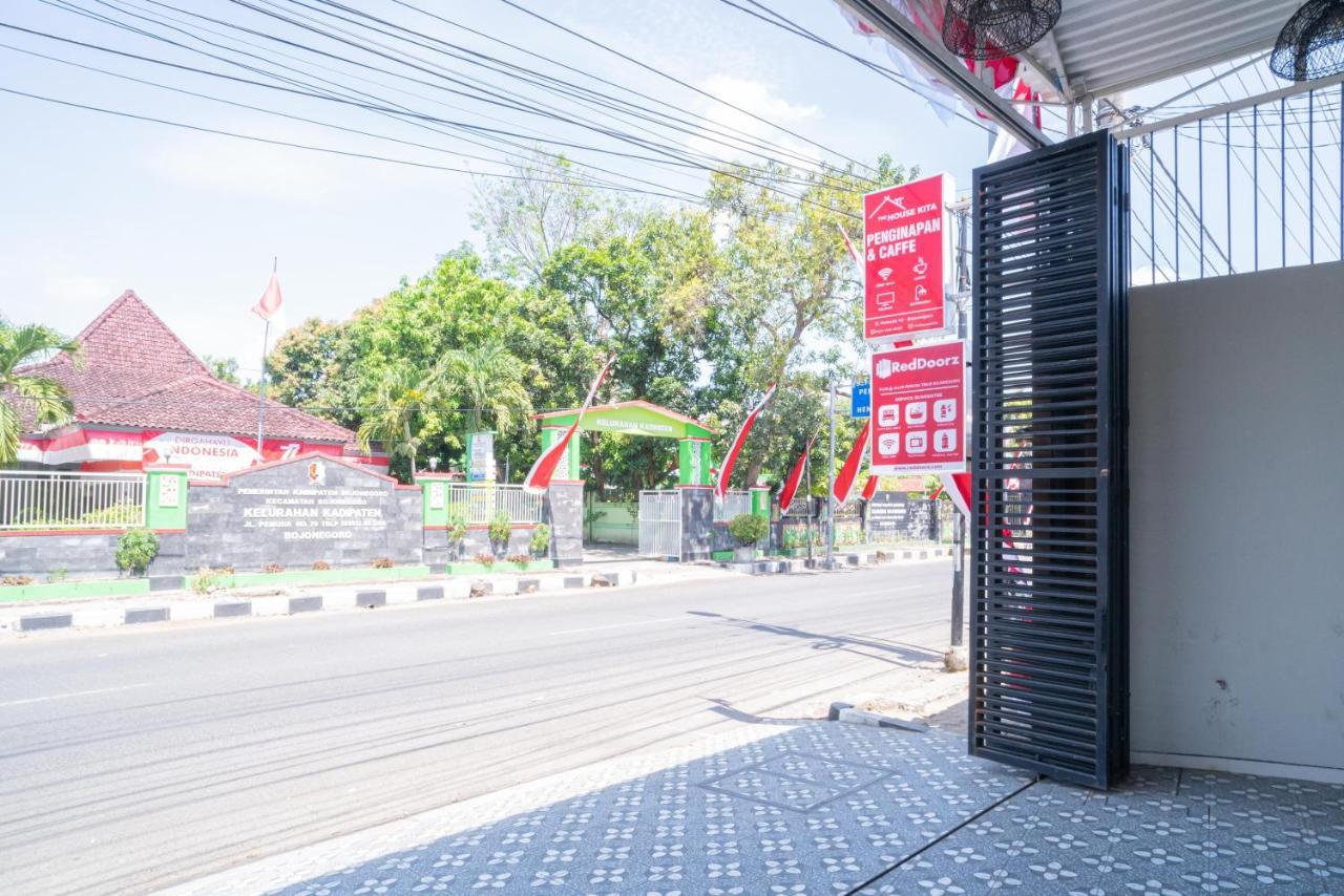 Reddoorz Plus @ Jalan Pemuda Timur Bojonegoro ภายนอก รูปภาพ